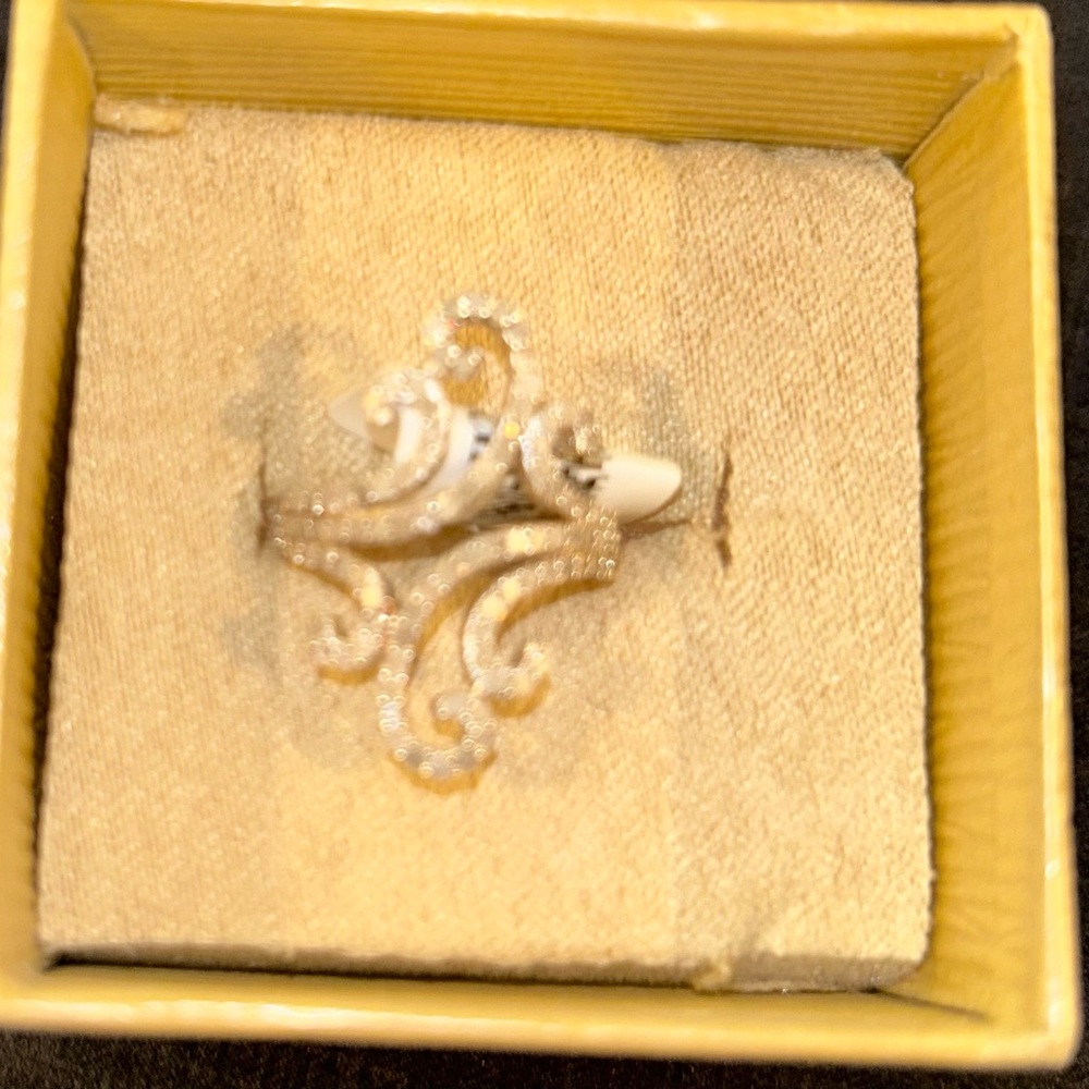 JTV White Diamond Swirl Ring - Picture 5 of 7